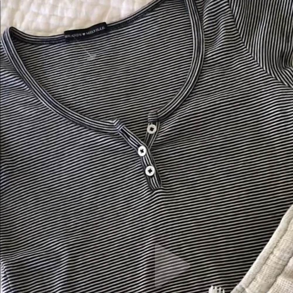 ISO! This navy and white striped zelly (3 button)